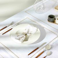 كاترين دينوال منديل روزلي باللون الفضي