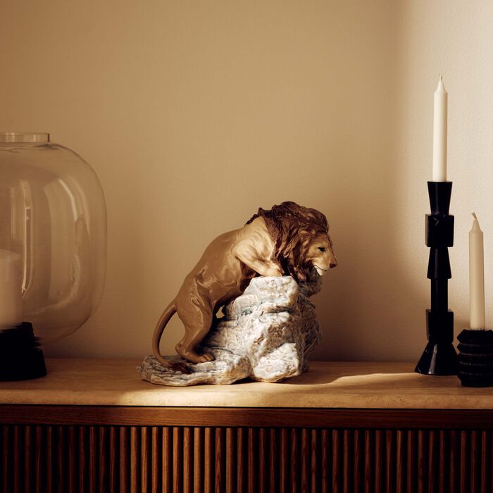 lladro lion pouncing sculpture medium grey