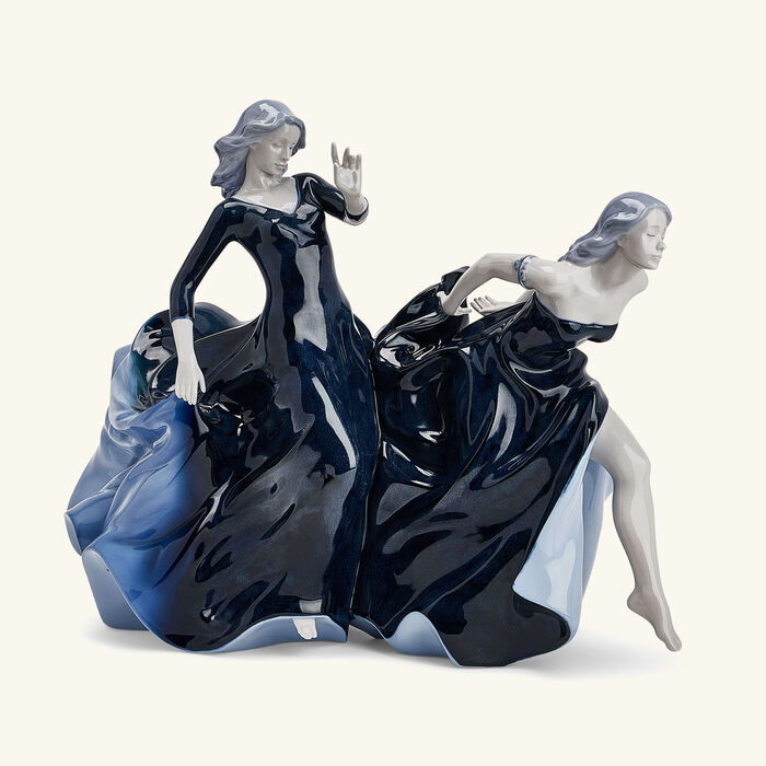 لادرو منحوتة مع حلول الليل كبيرة سوداء