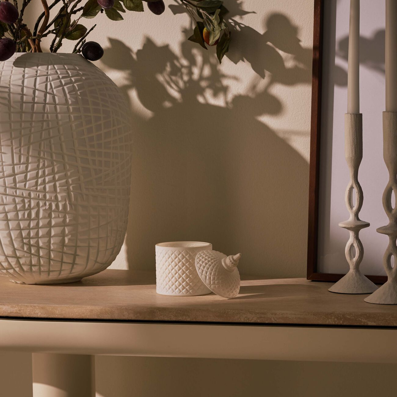 light of sakina cranberry   fig candle 350 ml