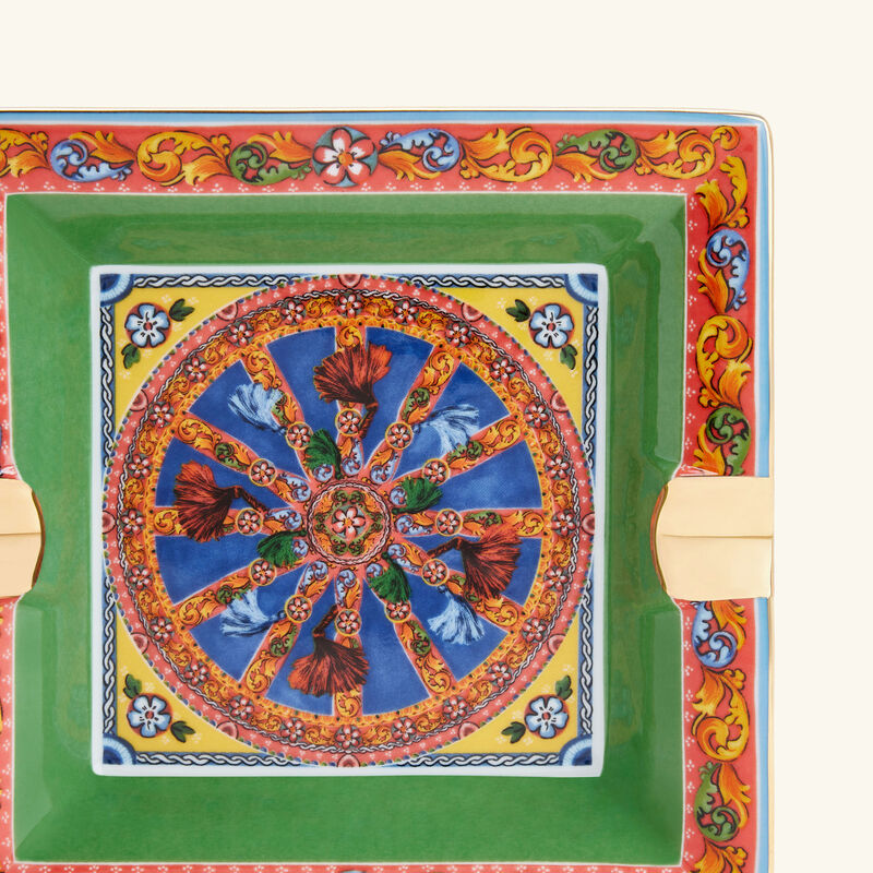 دولتشي أند غابانا كازا منفضة مربعة صغيرة مزينة بنقوش