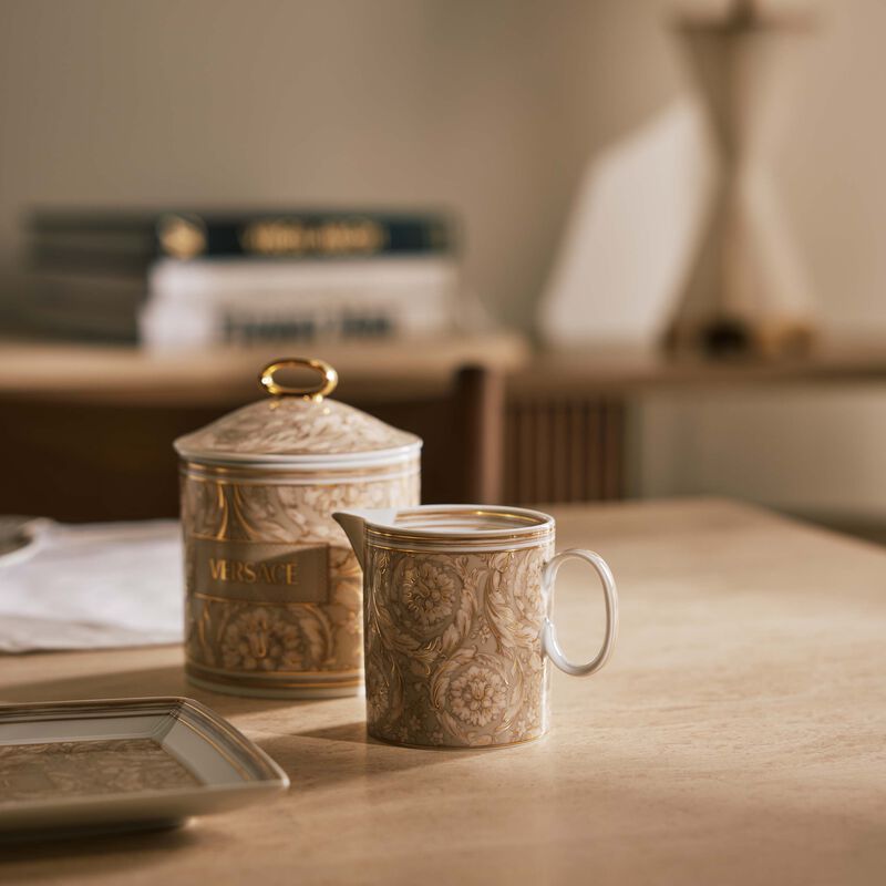 فيرساتشي مقشدة باروكو بلون البيج