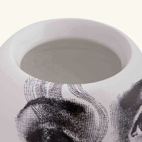 fornasetti il fumo fa male vase mini white