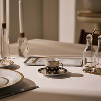 فنجان القهوة كيوتو مع صحنه باللون الأبيض بينتو باريس فنجان القهوة كيوتو مع صحنه باللون الأبيض