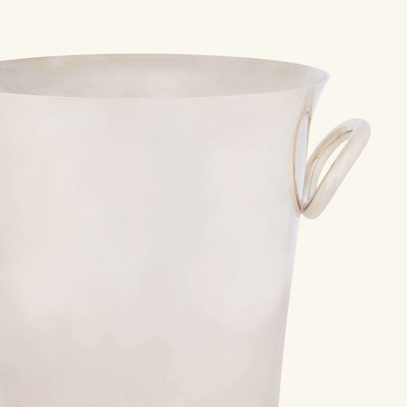 كريستوفل دلو تبرايد المشروب فيرتيجو باللون الفضي