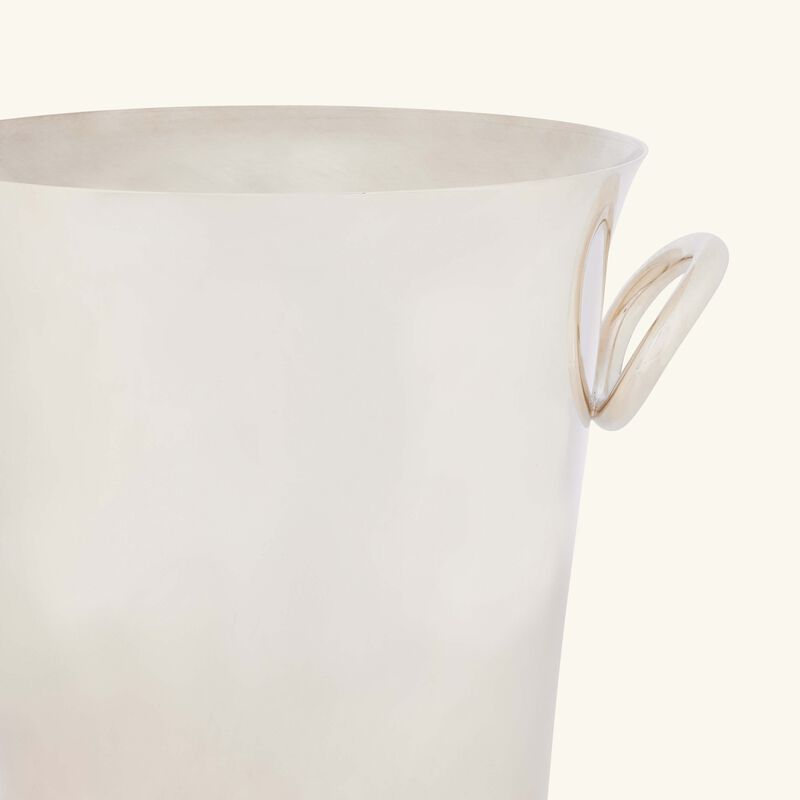 كريستوفل دلو تبرايد المشروب فيرتيجو باللون الفضي