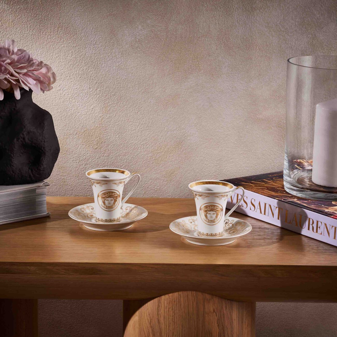 فيرساتشي طقم ميدوزا جالا مؤلف من 6 فناجين للقهوة مع صحونها باللون الأبيض