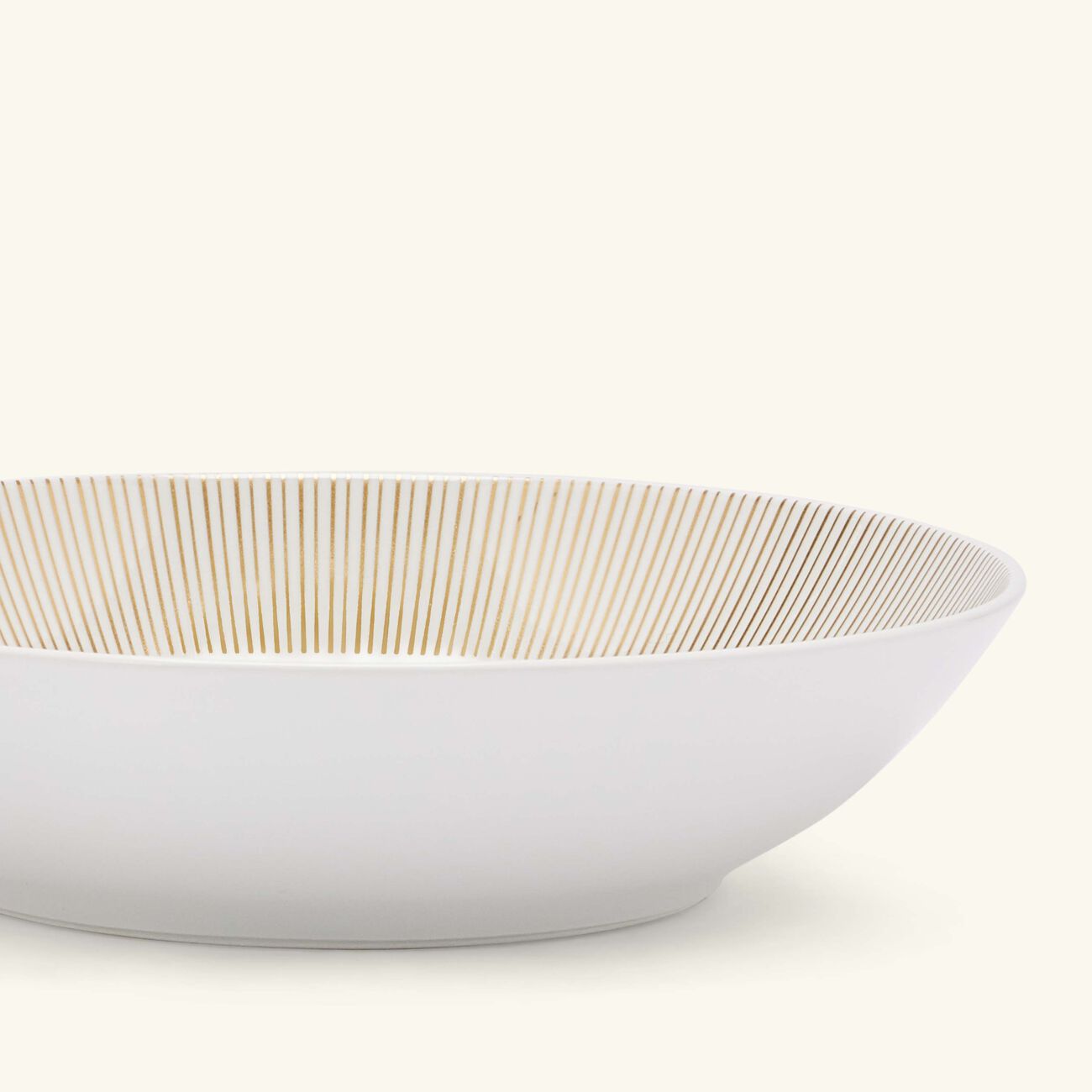 برناردو طبق الحساء سول دائري باللون الذهبي 19 سم