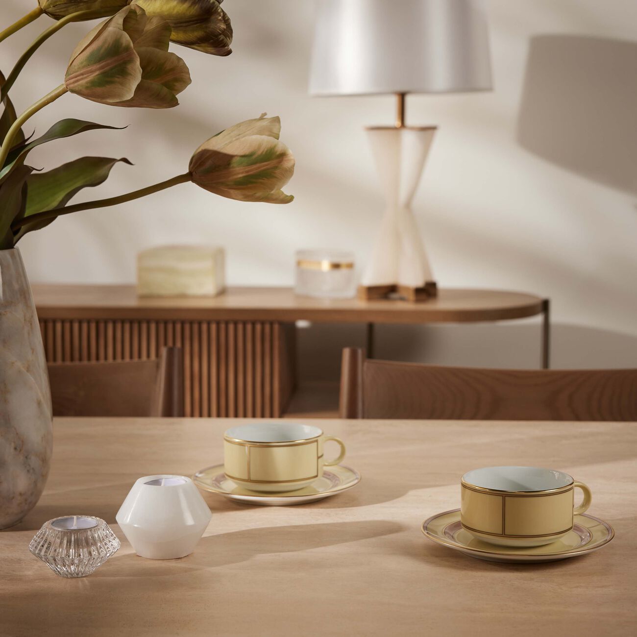 جينوري 1735 مجموعة ديفا من فنجانين للشاي مع صحنيهما باللون الأصفر