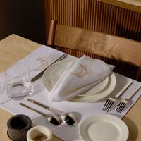 منديل بنقشة هلال أبيض كاترين دينوال منديل بنقشة هلال أبيض