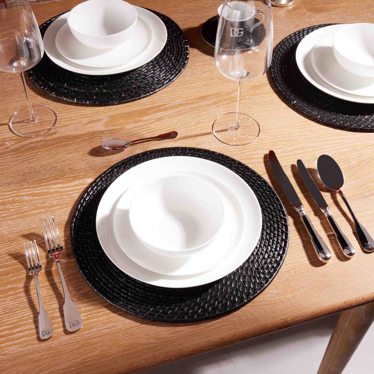 دولتشي أند غابانا كازا طقم الفضيات دولتشي آند غابانا لوغو المؤلف من 6 قطع