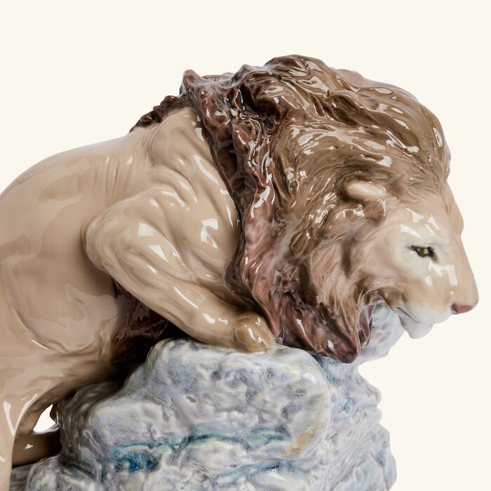lladro lion pouncing sculpture medium grey