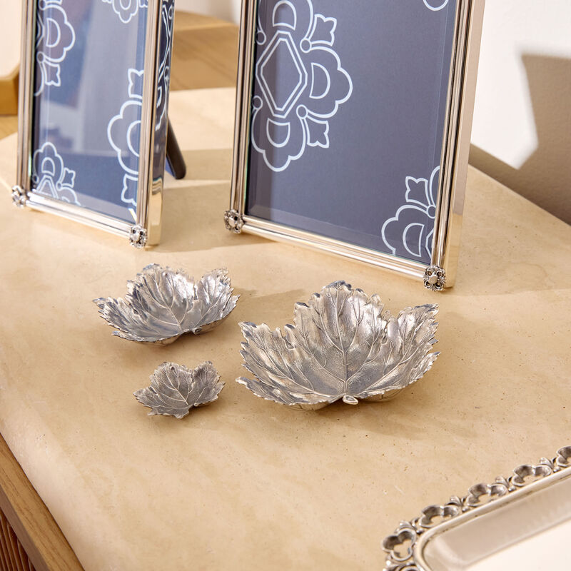 بوتشيلاتي وعاء على شكل ورقة العنب فضي بحجم صغير