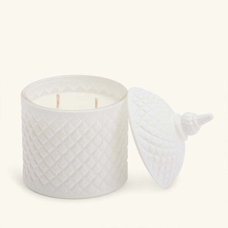 light of sakina cranberry   fig candle 350 ml