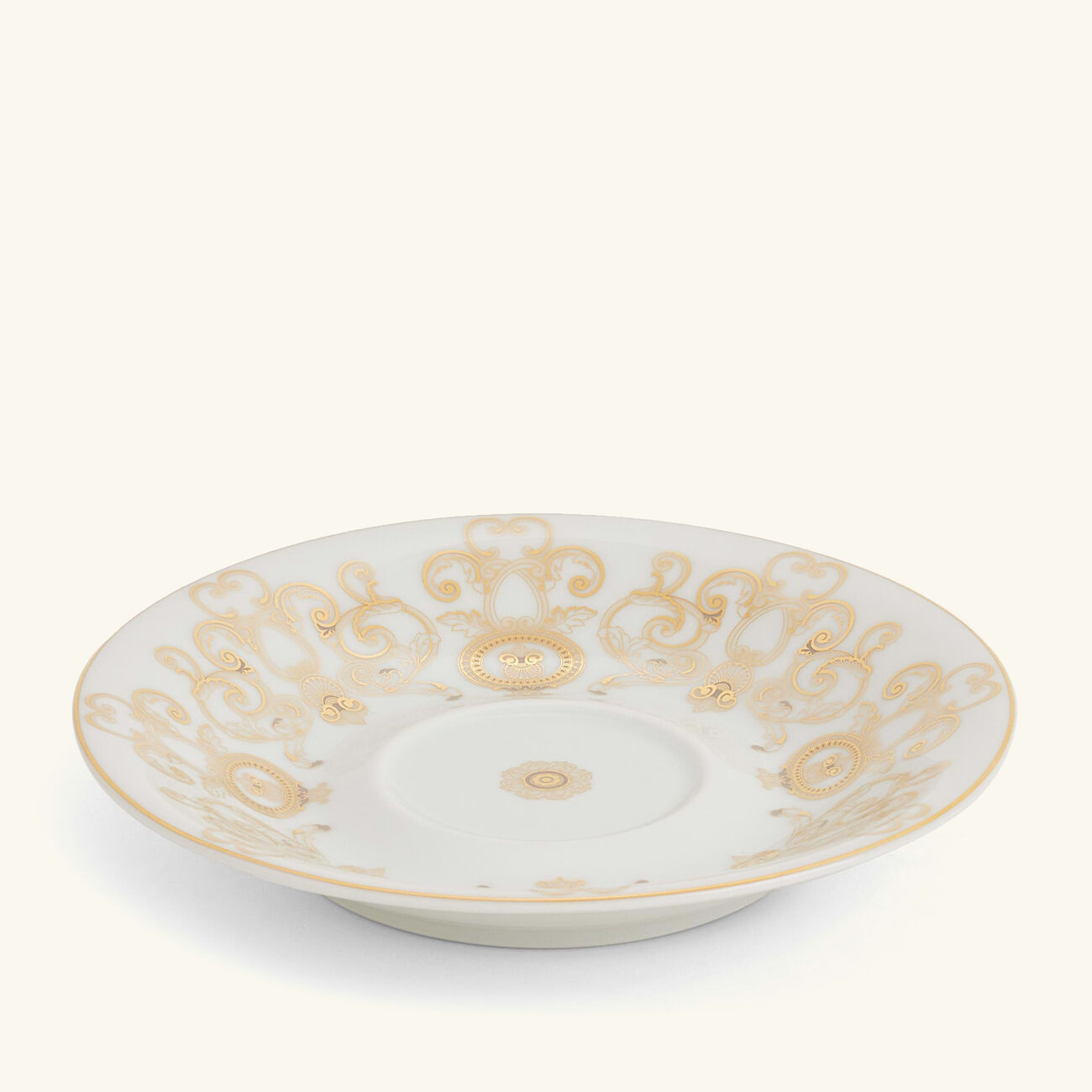 فيرساتشي طقم ميدوزا جالا مؤلف من 6 فناجين العربية مع صحونها باللون الذهبي