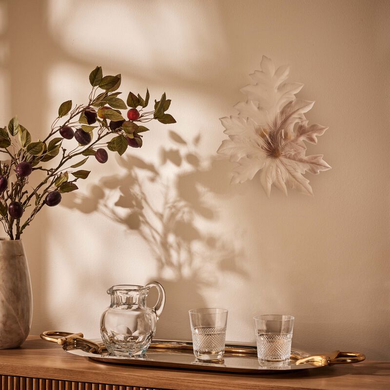 دوم منحوتة بورنيو الجدارية متوسطة على شكل ورقة شجر بيضاء