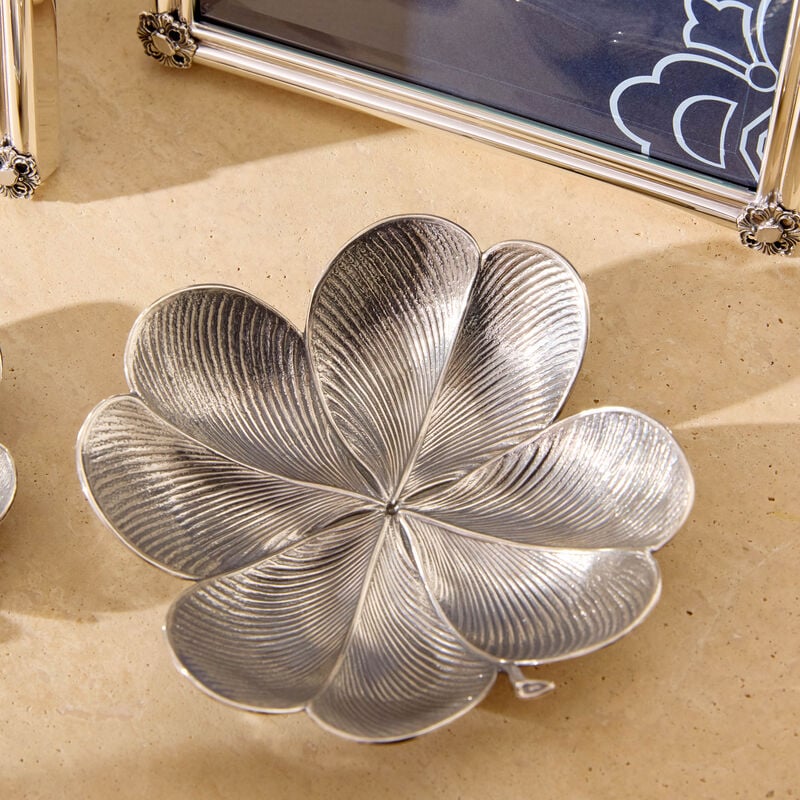 buccellati clover leaf bowl medium silver