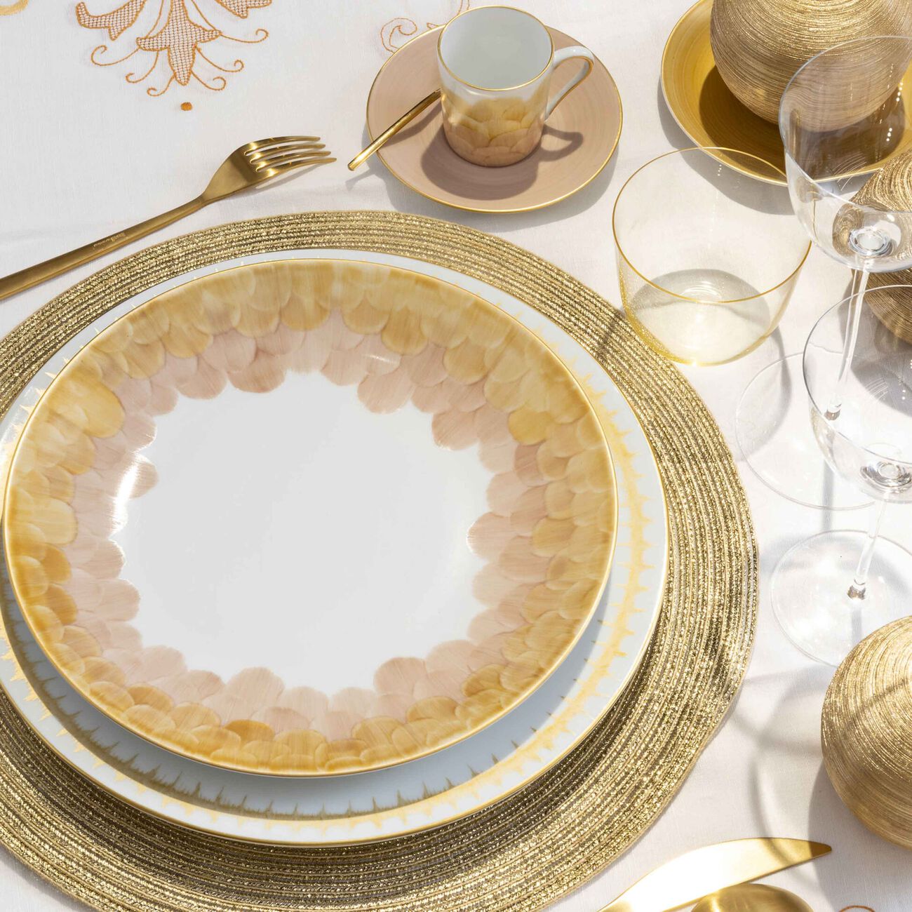 Cercle D'écailles Dinner Plate Round Pink 26cm marie daage cercle d cailles dinner plate round pink 26cm