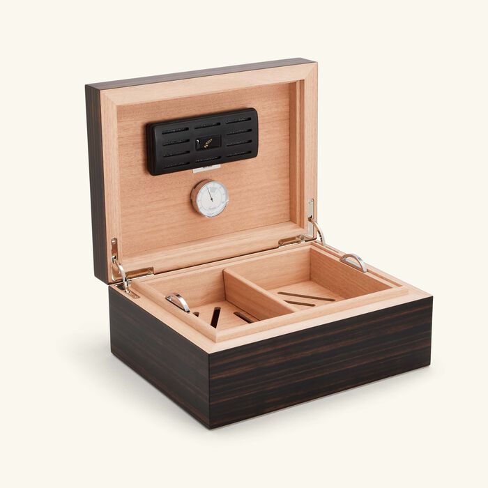 جيوبانيارا حافظ السيجار إيلي صعب إيبوني