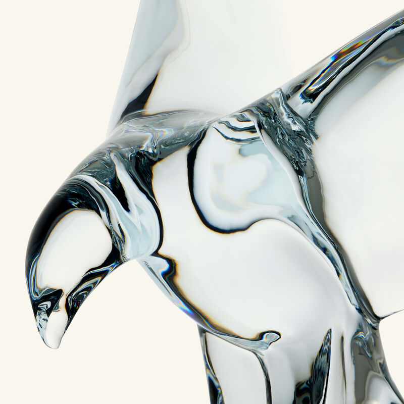 باكارا منحوتة إمبيراتور إيجل متوسطة شفافة