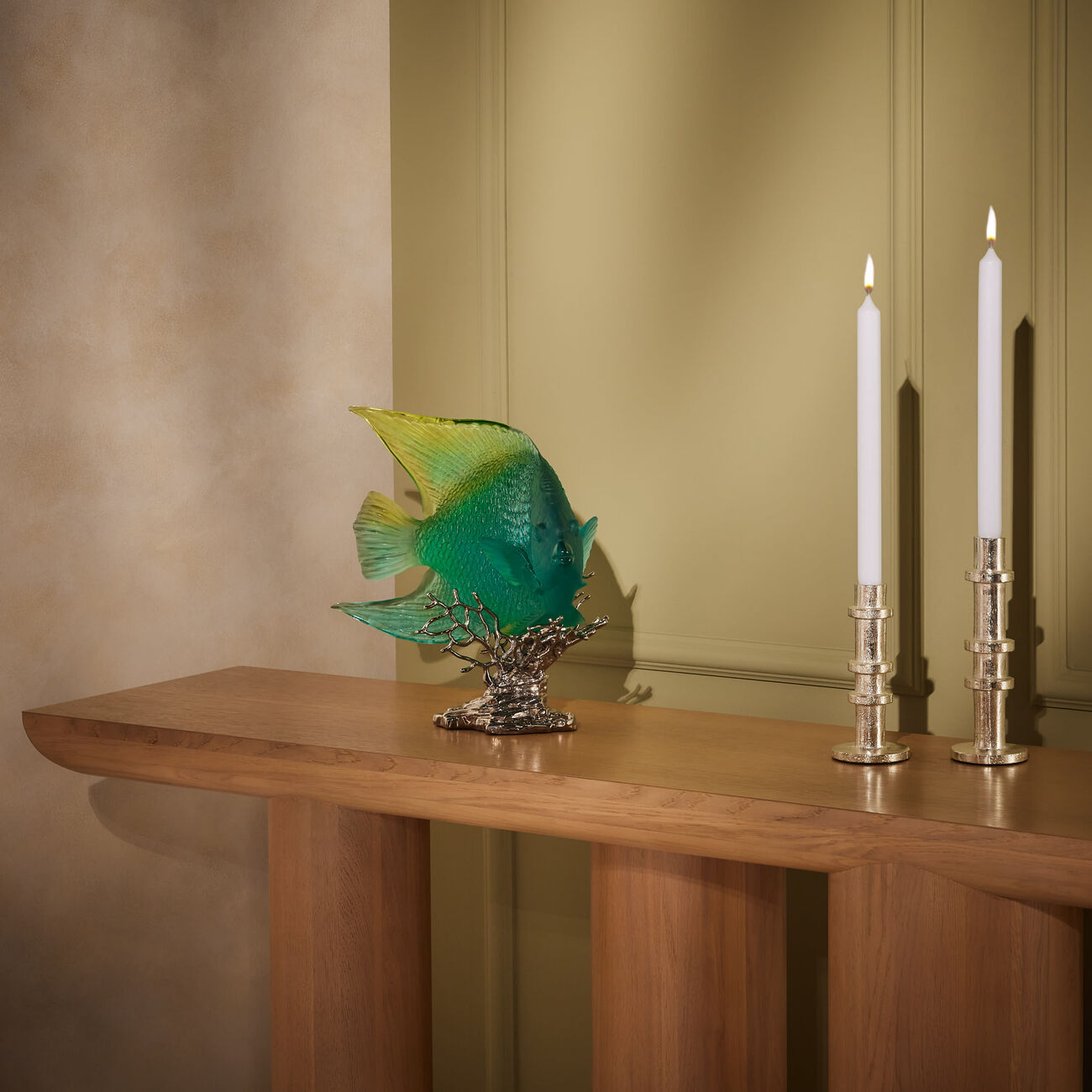 مزهرية السَمكة المَلاكية مايا رويال متوسطة الحجم زرقاء بإصدار محدود دوم مزهرية السَمكة المَلاكية مايا رويال متوسطة الحجم زرقاء بإصدار محدود