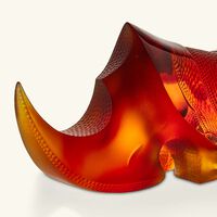 دوم منحوتة على شكل وحيد قرن متوسطة بنية