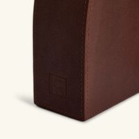 مسند كتب بني تكعيبي التصميم - لإسناد الكتب من اليسار آسولين مسند كتب بني تكعيبي التصميم لإسناد الكتب من اليسار