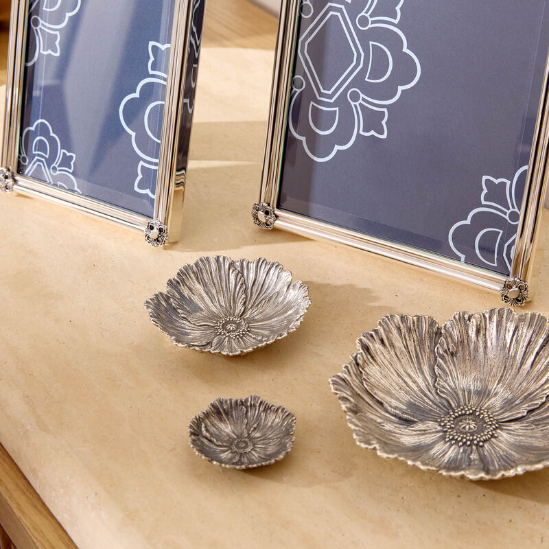 بوتشيلاتي وعاء على شكل زهرة الخشخاش فضي بحجم صغير