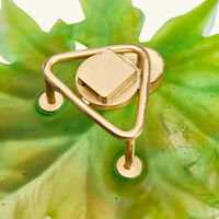 دوم منحوتة بورنيو الجدارية الكبيرة على شكل ورقة شجر خضراء