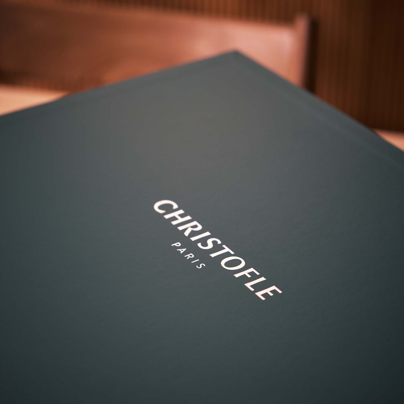 صندوق أمباسادور باللون الفضي كريستوفل صندوق أمباسادور باللون الفضي