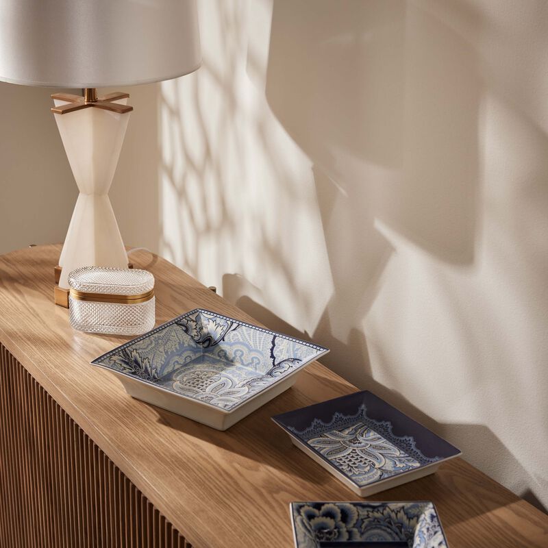 إيترو صينية بلوم مربعة متوسطة باللون الأزرق