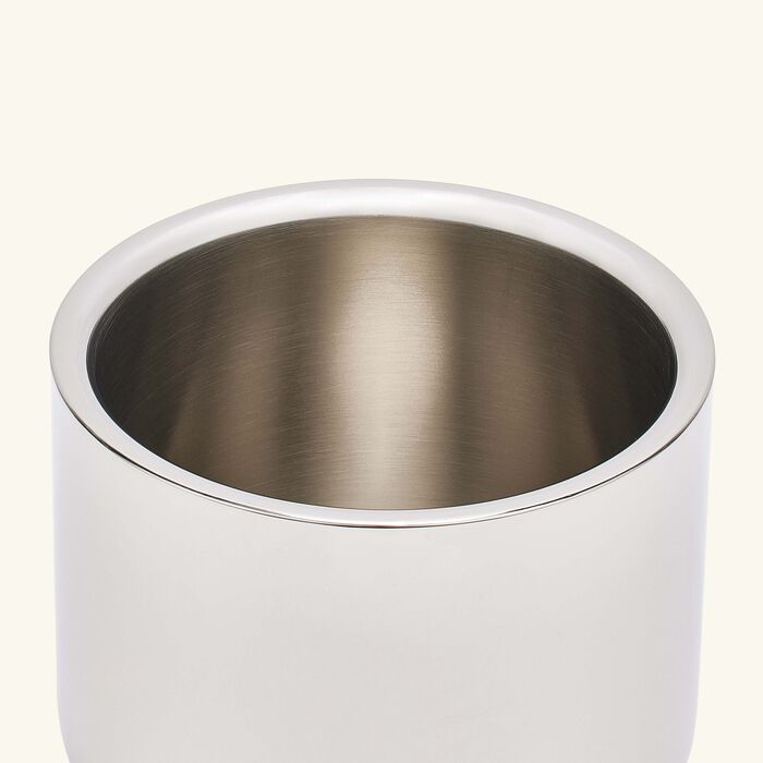 دلو ثلج معزول أوه دو كريستوفل من الستانلس ستيل دلو ثلج معزول أوه دو كريستوفل من الستانلس ستيل