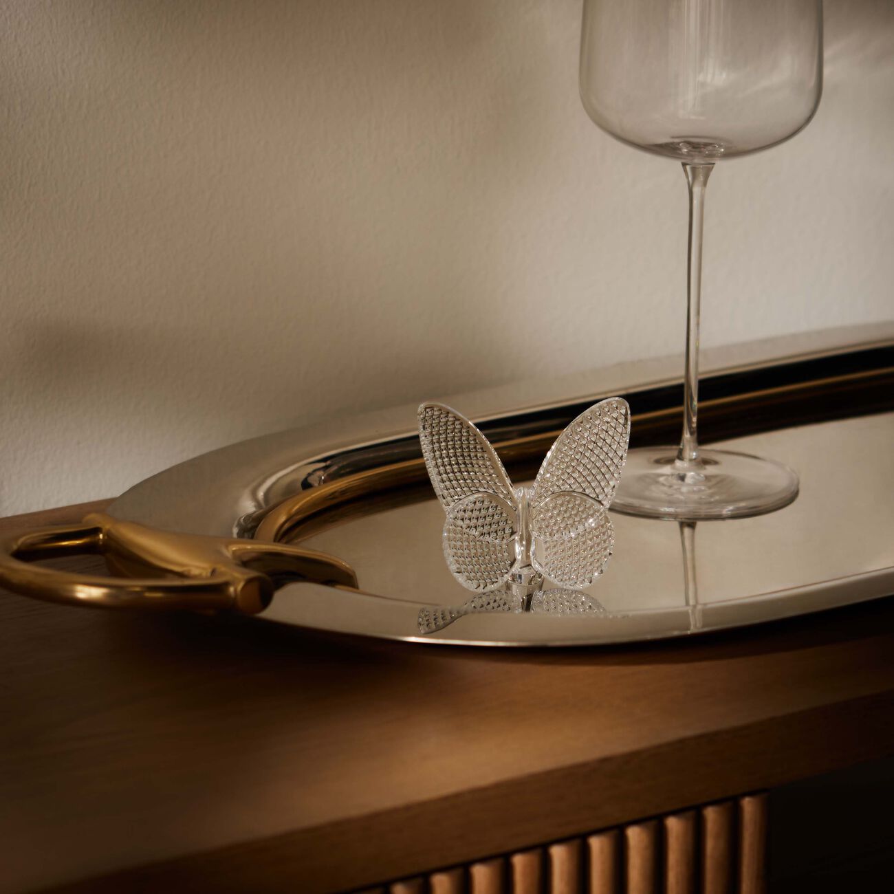 باكارا منحوتة فراشة لاكي بحجم صغير شفافة