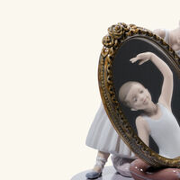 لادرو منحوتة ما بيرفكت بوز على شكل راقصة باليه صغيرة بيضاء