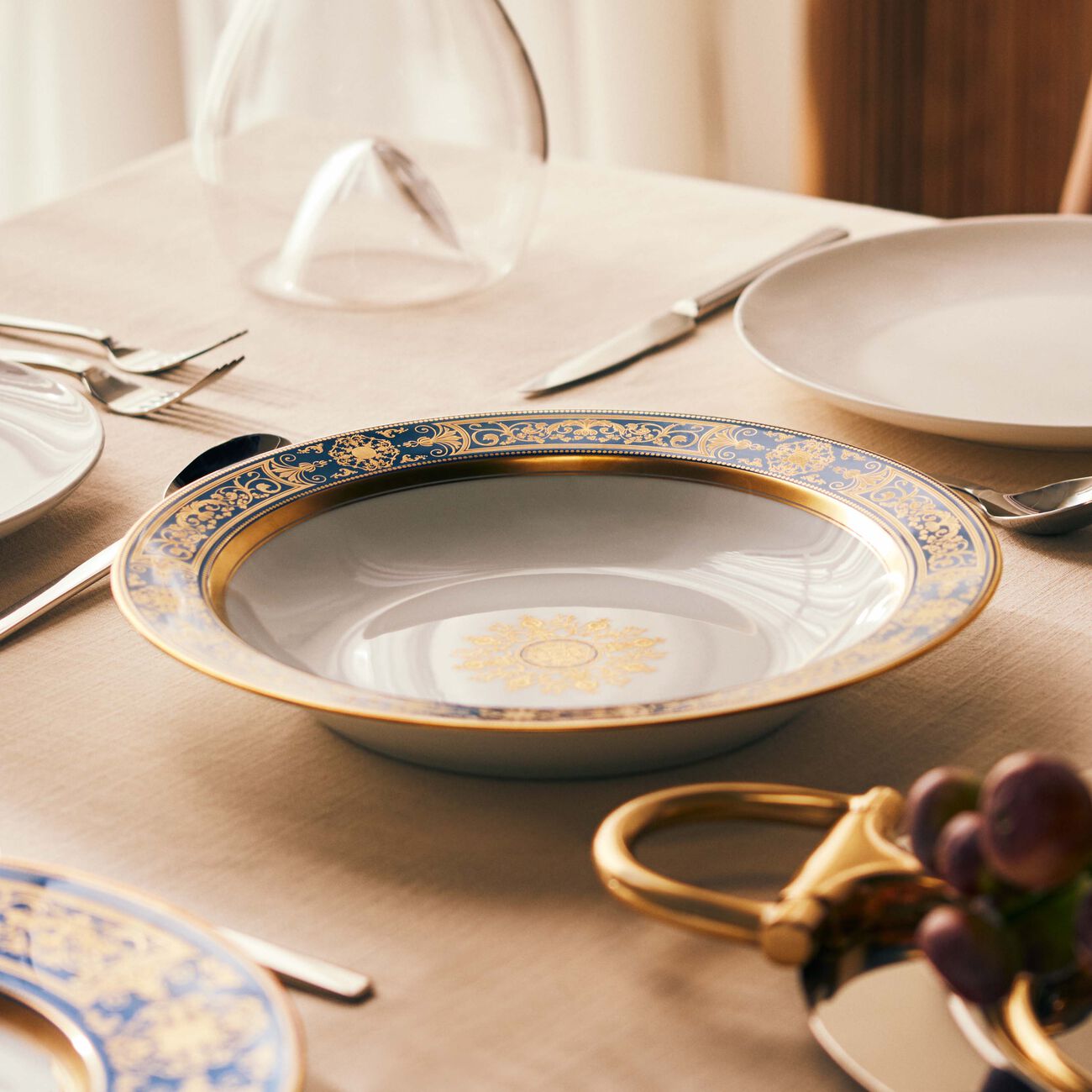 برناردو طبق أو روا العميق دائري باللون الذهبي 29 سم