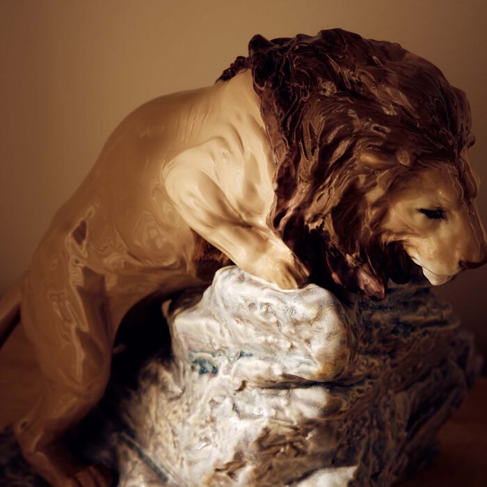 lladro lion pouncing sculpture medium grey