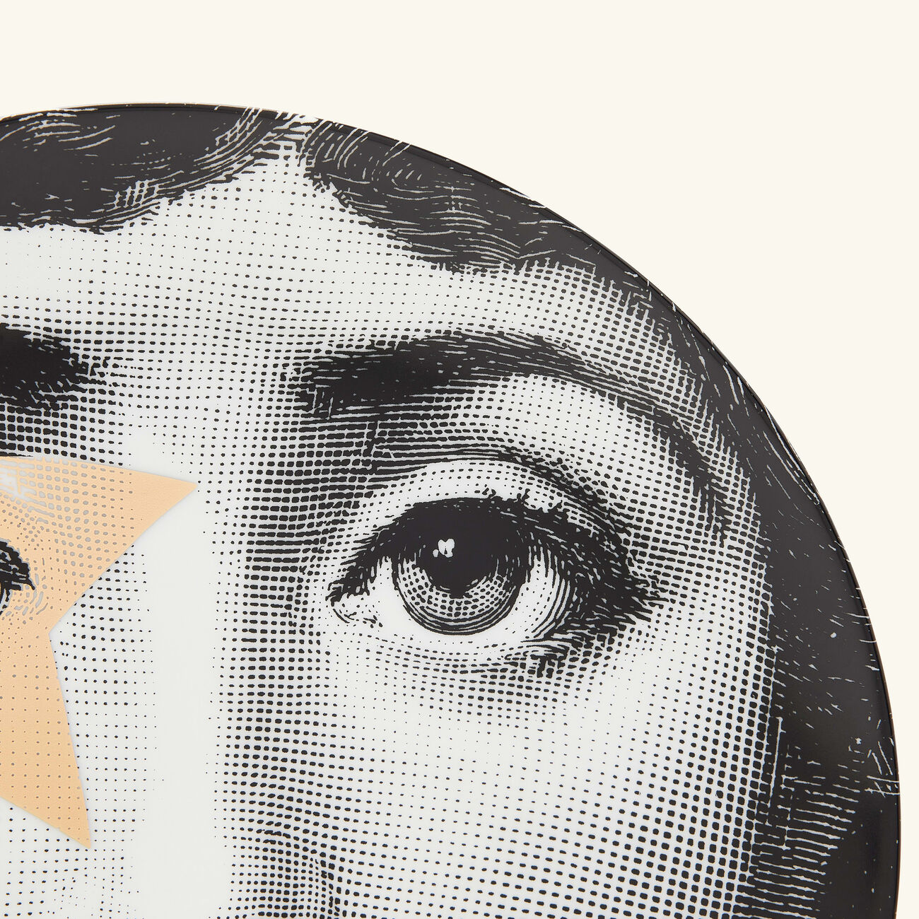 فورناسيتي طبق تزيين الجدار تيما إي فاريازيوني 381 باللون الذهبي