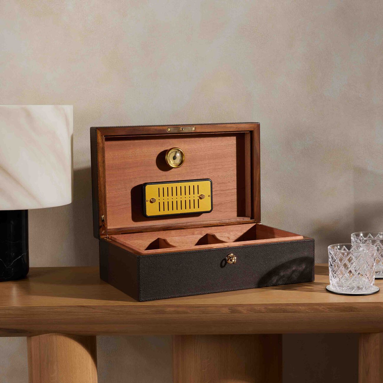 جيوبانيارا صندوق لحفظ السيجار كبير بني