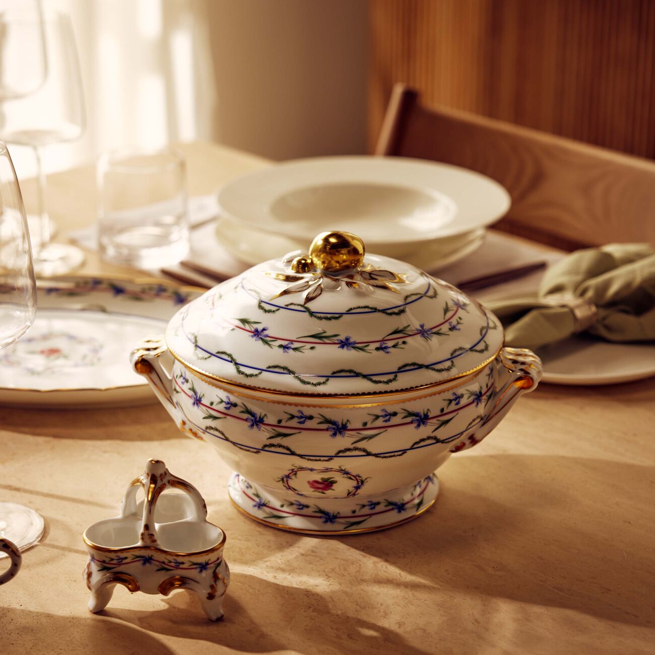 Le Gobelet Du Roy Soup Tureen White bernardaud le gobelet du roy soup tureen white