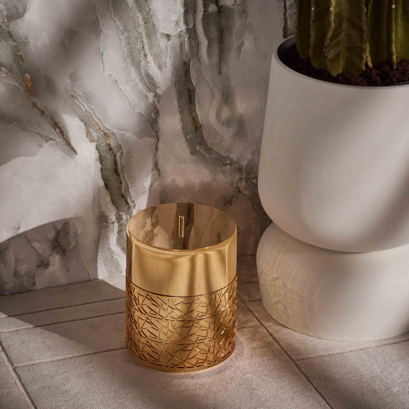 فيلاري سلّة هيرويتو بغطاء باللون الذهبي