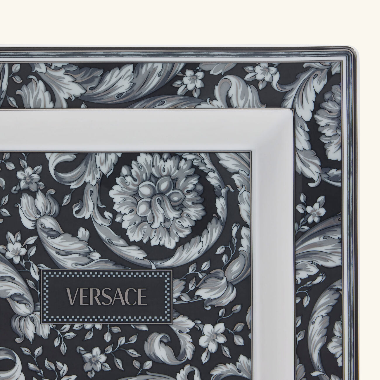 فيرساتشي صينية الحلى والمجوهرات باروكو مربعة متوسطة الحجم