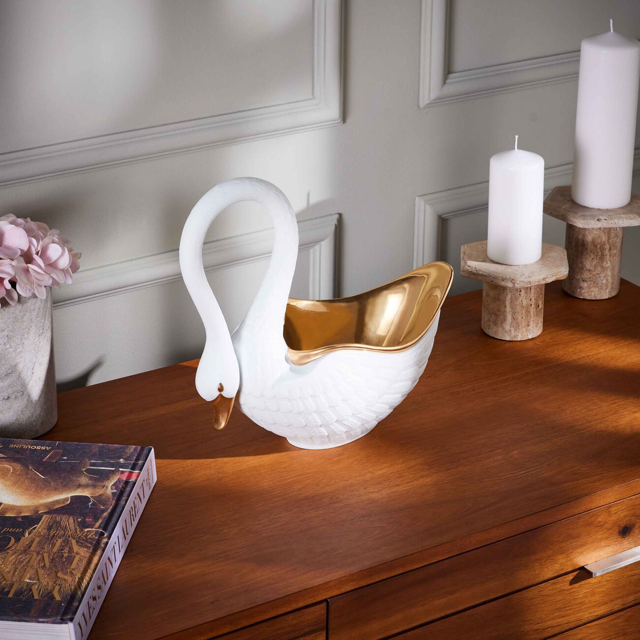 l objet swan centerpiece large white