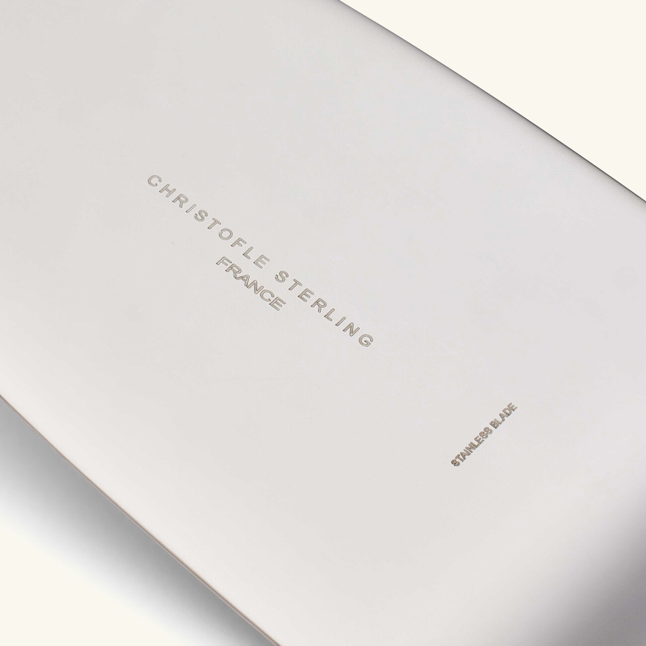 كريستوفل صينية مارلي لتقديم الكيك باللون الفضي