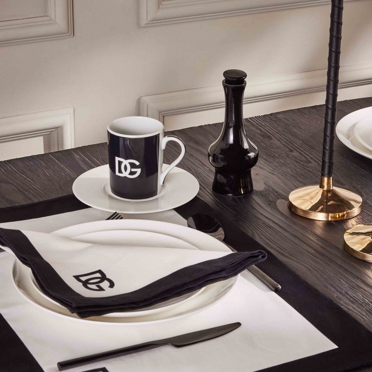 دولتشي أند غابانا كازا كوب الشاي والقهوة دولتشي آند غابانا لوغو المزين بنقش