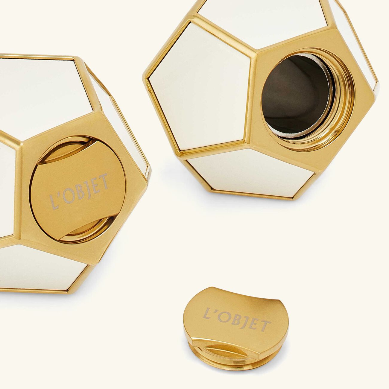 لوبجيه طقم بنتاجون مؤلف من مرشتين للتوابل أبيض