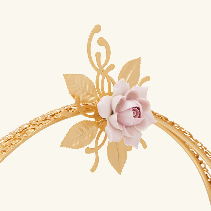 سلة الضيافة إكسترافاجانزا باللون الذهبي فيلاري سلة الضيافة إكسترافاجانزا باللون الذهبي