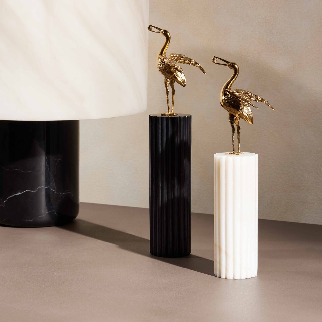 إيرا أودايبور منحوتة على شكل طائر بلشون متوسطة بيضاء