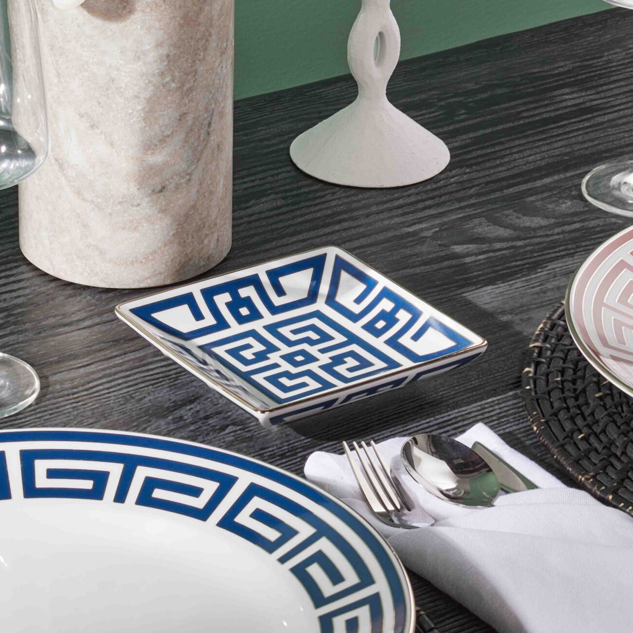 Labirinto Zaffiro Serving Tray Small Blue ginori 1735 labirinto zaffiro serving tray small blue