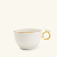 فنجان الشاي باترفلاي مع صحنه أبيض فيلاري فنجان الشاي باترفلاي مع صحنه أبيض