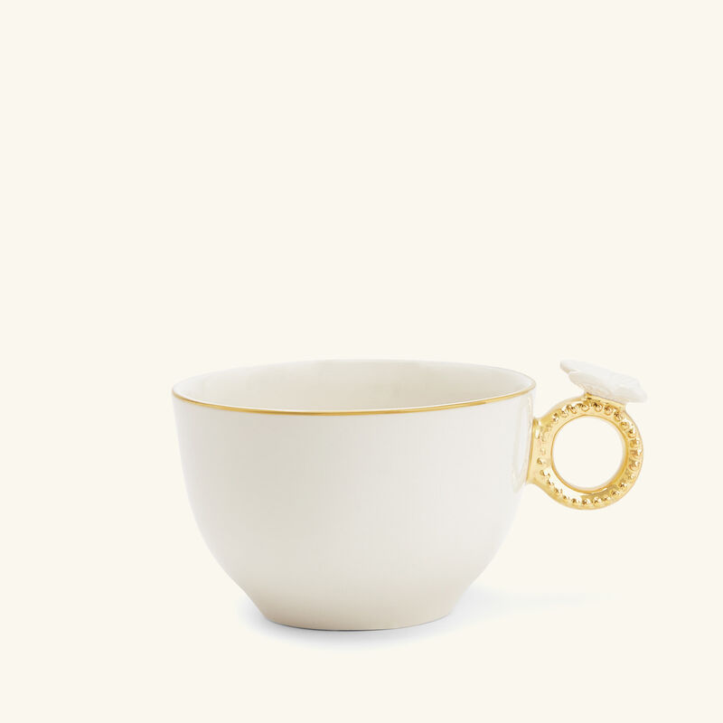 فنجان الشاي باترفلاي مع صحنه أبيض فيلاري فنجان الشاي باترفلاي مع صحنه أبيض